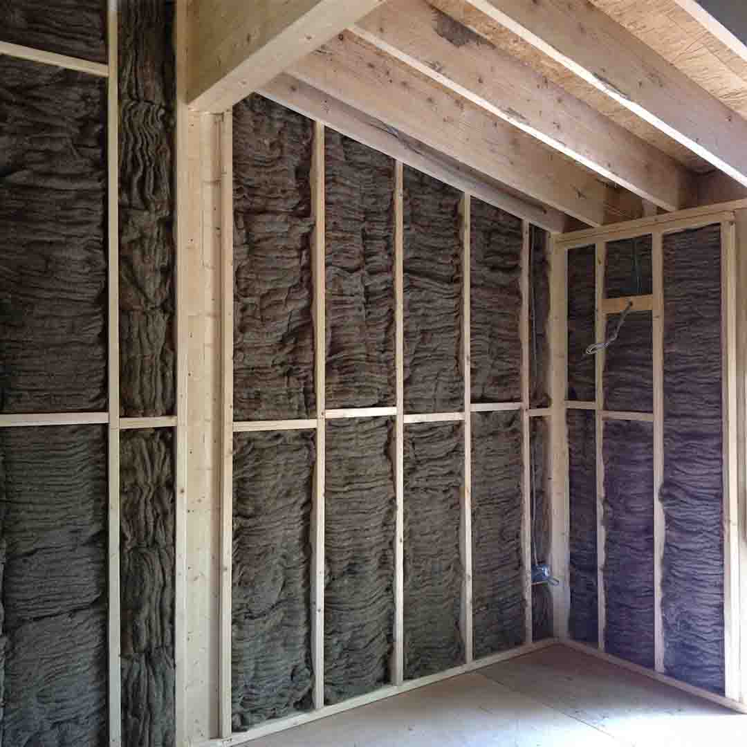 Sheepwool optimal rolls laid in a wall application