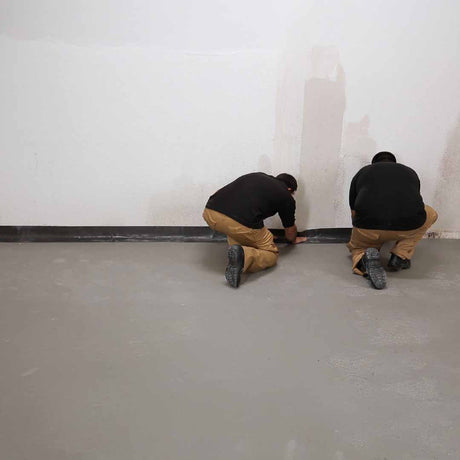 Two men installing the Danosa Peripheral Band